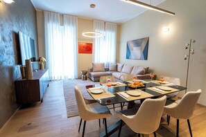 Superior Apartment, 3 Bedrooms, Balcony , Via Cannobio 12 | Área de sala de estar