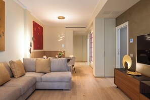 Exclusive Apartment, 3 Bedrooms, Balcony, Via Cornaggia 9 | Stofa