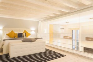 Comfort Apartment, 1 Queen Bed with Sofa Bed, Patio, Via dell'Unione 7 | Premium bedding, down duvets, memory-foam beds, in-room safe - Heart Milan Apartments Duomo Missori (Milan)