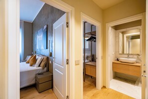 Superior Apartment, 3 Bedrooms, Balcony , Via Cannobio 12 | Literie de qualité, couette en duvet