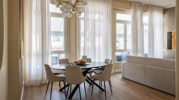 Luxury Penthouse, 2 Bedrooms, City View, Via Cannobio 8 | Living area