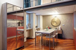 Deluxe Apartment, 1 Bedroom, Patio, Via Giuseppe Mazzini 20 | Private kitchen | Fridge, microwave, stovetop, espresso maker - Heart Milan Apartments Duomo Missori (Milan)