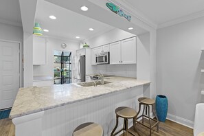 食器洗い機、ダイニングテーブル