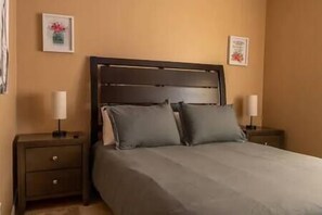 2 chambres, fer et planche à repasser, Wi-Fi, draps fournis