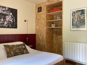 1 bedroom, WiFi, bed sheets