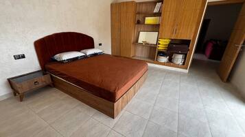 2 makuuhuonetta, silitysrauta/-lauta, Wi-Fi, vuodevaatteet