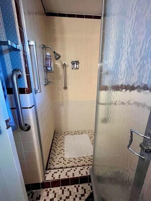 Shower, hair dryer, towels, soap - Cozy & Spacious 2Bed, 2Bath in the heart of Winfield (Winfield)