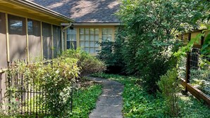 A pathway leading to a building with a yellow facade and large windows. - Cozy & Spacious 2Bed, 2Bath in the heart of Winfield (Winfield)
