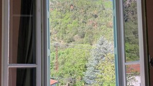 A room with a window overlooking a mountainous landscape. - Studio (2 people) (SAHORRE)