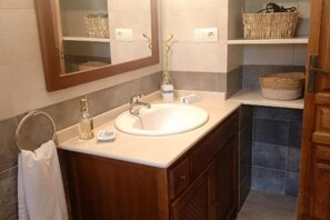 Shower, hair dryer, toilet paper