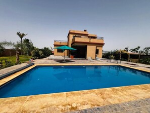 Piscine extérieure, piscine chauffée