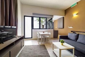 Room - Hutton Central Hotel Managed By The Ascott Limited  (George Town)