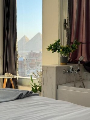 Royal Double Room, Hot Tub | Mountain view - asser hotel pyramids (Giza)