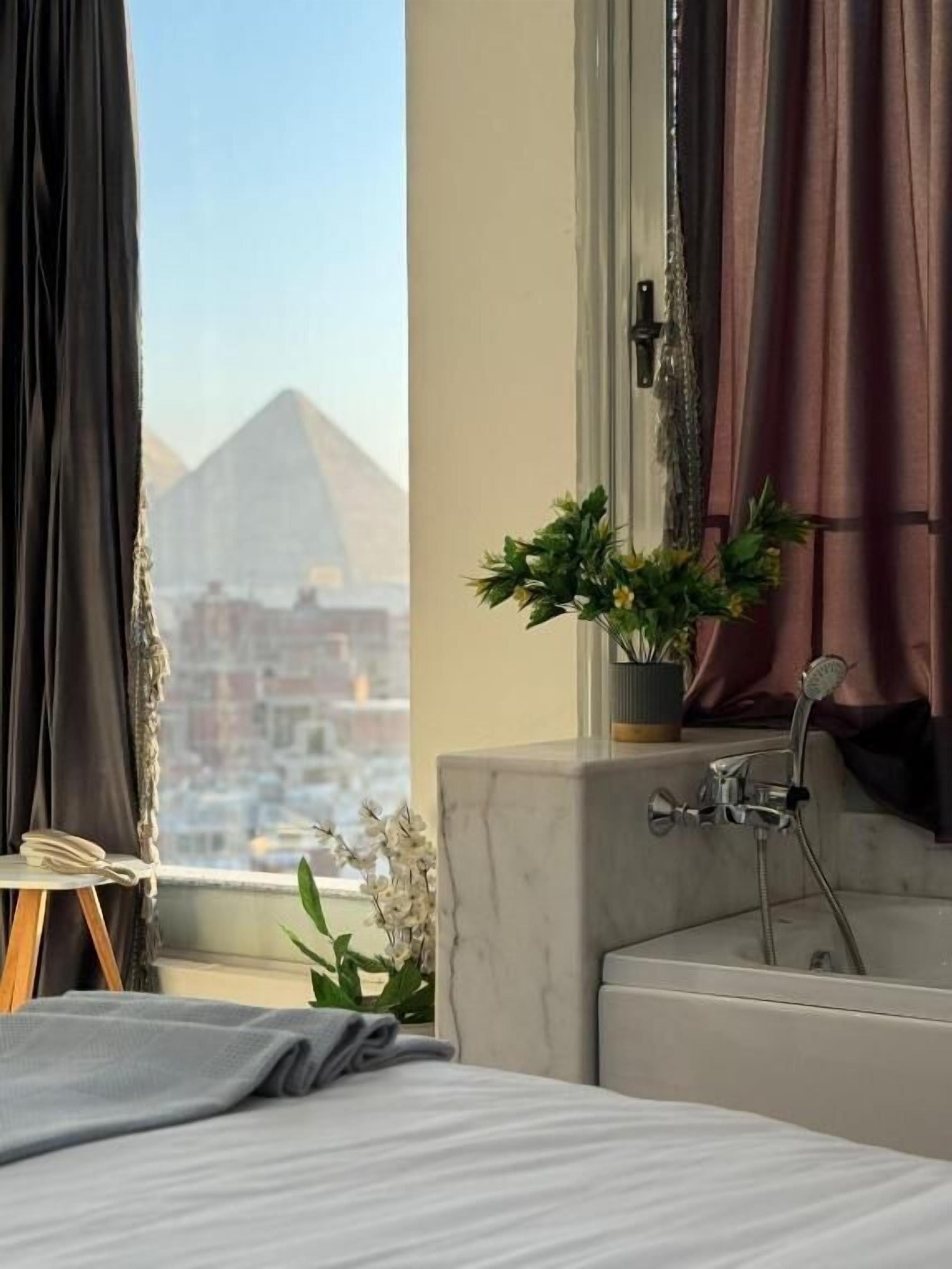 Cortinas blackout, tabla de planchar con plancha y wifi gratis 