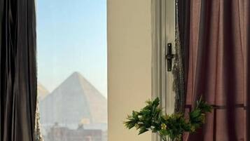 Cortinas blackout, tabla de planchar con plancha y wifi gratis