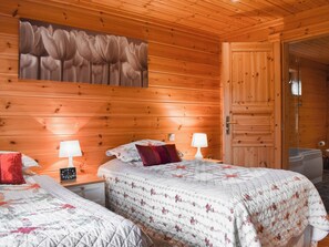 3 bedrooms, free WiFi, bed sheets