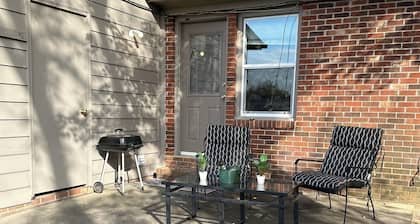 Charming 2-bedroom unit centrally located near the heart of downtown Greensboro