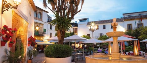 屋外ダイニングエリア