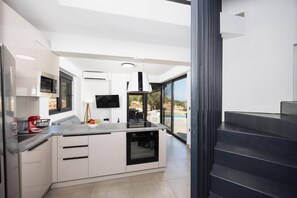 Coffee/tea maker, fridge, microwave, oven