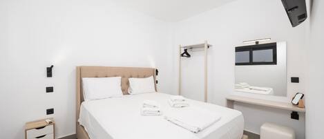 5 bedrooms, iron/ironing board, WiFi, bed sheets
