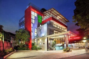 Exterior - De Sofia Dago (Coblong)