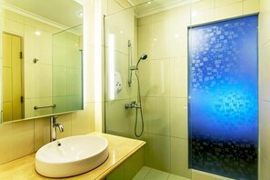 Room - De Sofia Dago (Coblong)