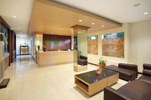 Lobby - De Sofia Dago (Coblong)