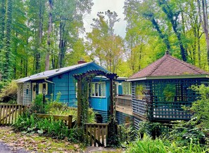 Exterior - Fairy Tale Charm: Mtn Cabin + Mtn Stream + Deck (Balsam)