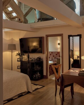 Grand Suite | Premium bedding, down comforters, minibar, in-room safe - Sir Prague, part of Sircle Collection (Prague)