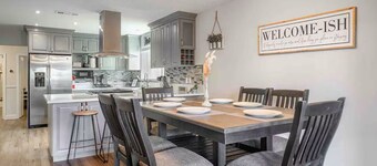 5BR Vegas Getaway •Pool •Games •BBQ •Close to Strip & Airport • Karaoke & Arcade