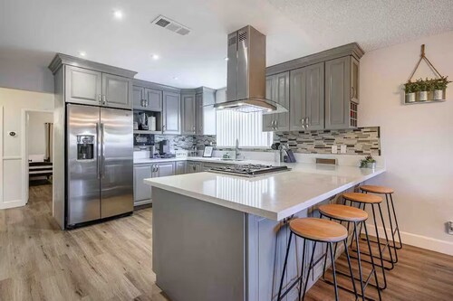 5BR Vegas Getaway •Pool •Games •BBQ •Close to Strip & Airport • Karaoke & Arcade