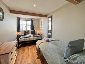 5 quartos, Wi-Fi de cortesia, roupa de cama