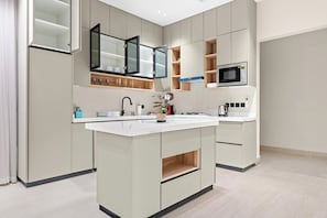 冰箱、微波炉、烤箱、炉灶