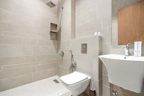 Departamento panorámico | Baño | Regadera tipo lluvia, amenidades de baño gratuitas, secadora de cabello 
