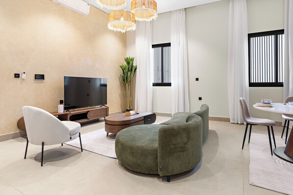 Panoramic Apartment | Living area | 50-inch Smart TV with digital channels - Silkhaus Diyar 21 (Riyadh)
