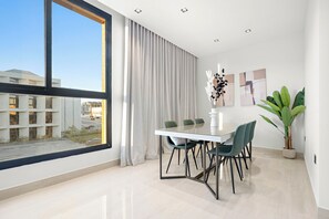 Leilighet – panorama | Spiseområde på rommet