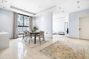 Premier Apartment | Makan dalam bilik