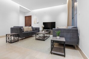 Grand Apartment | Living area | 50-inch Smart TV with digital channels - Silkhaus Majidia 115 (Riyadh)