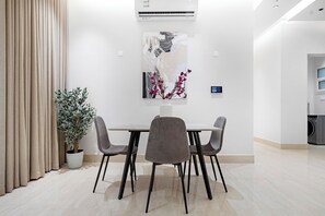 Grand appartement | Dineren in de kamer