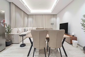 Design Apartment | In-room dining - Silkhaus Majidia 132 (Riyadh)