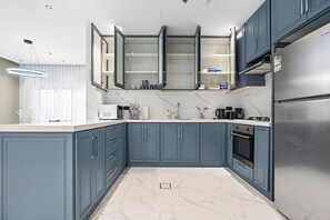 Standardlejlighed | Privat køkken | Køleskab, mikrobølgeovn, ovn, kogeplade