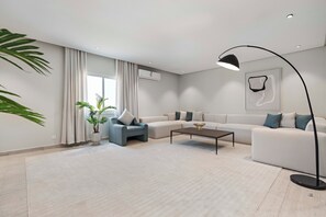 Executive Apartment | Living area | 50-inch Smart TV with digital channels - Silkhaus Majidia156 (Riyadh)
