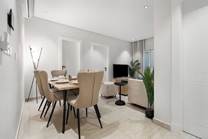Căn hộ Deluxe | Khu vực ăn uống tại phòng