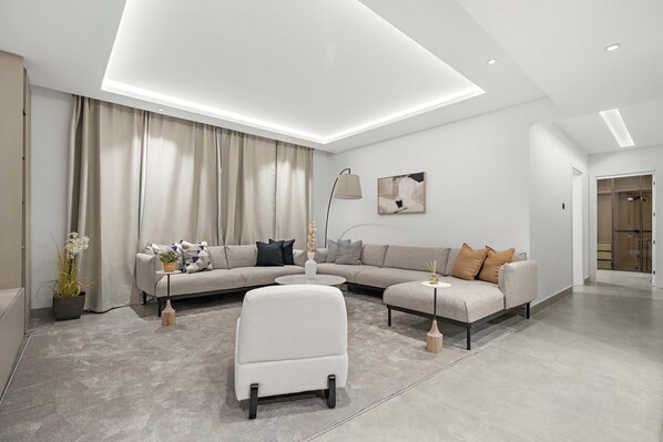 Royal Apartment | Living area