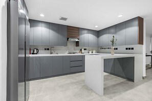 Royal Apartment | Private kitchen | Fridge, microwave, oven, coffee/tea maker - Silkhaus Rose Residency 36 (Riyadh)