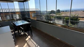 Economy Apartment, Balcony, Sea View | Balkoni