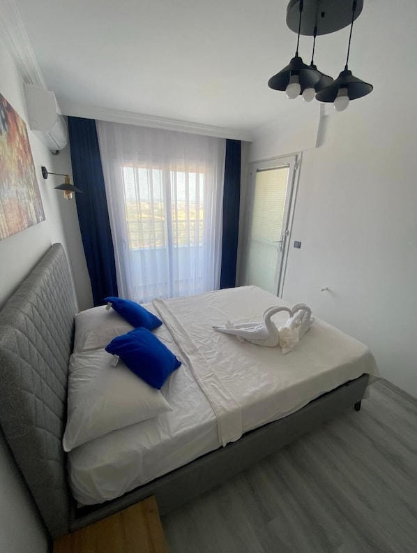 Departamento económico, balcón, vista al mar | 1 habitación y espacio para trabajar con laptop 