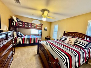 2 bedrooms, desk, WiFi