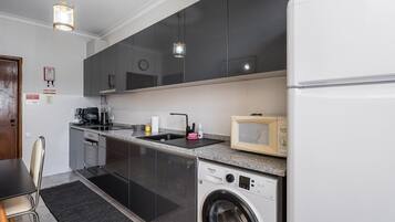 Fridge, microwave, oven, coffee/tea maker