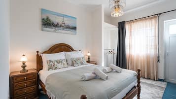 3 bedrooms, iron/ironing board, internet, bed sheets